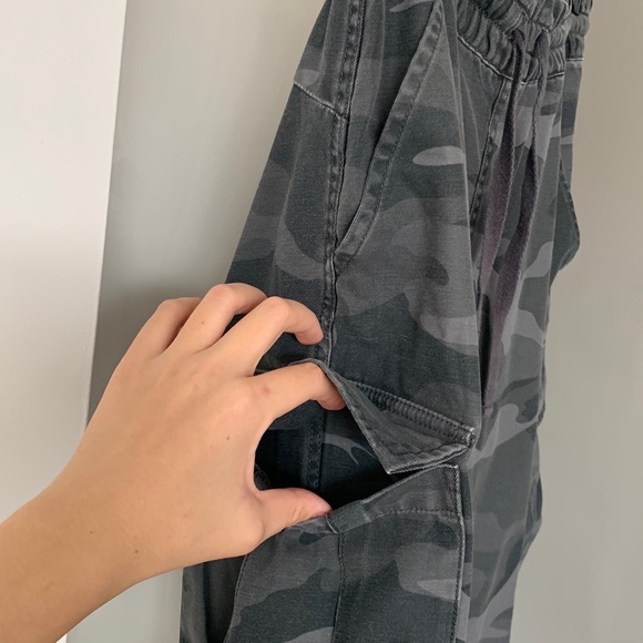 Aritzia Pants & Jumpsuits Aritzia Tna Twin Falls Camo Cargo Pants